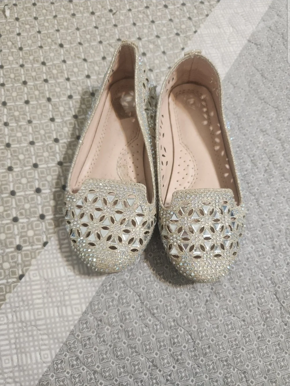Girls Glitter Cutout Slip-On Flats in Champagne